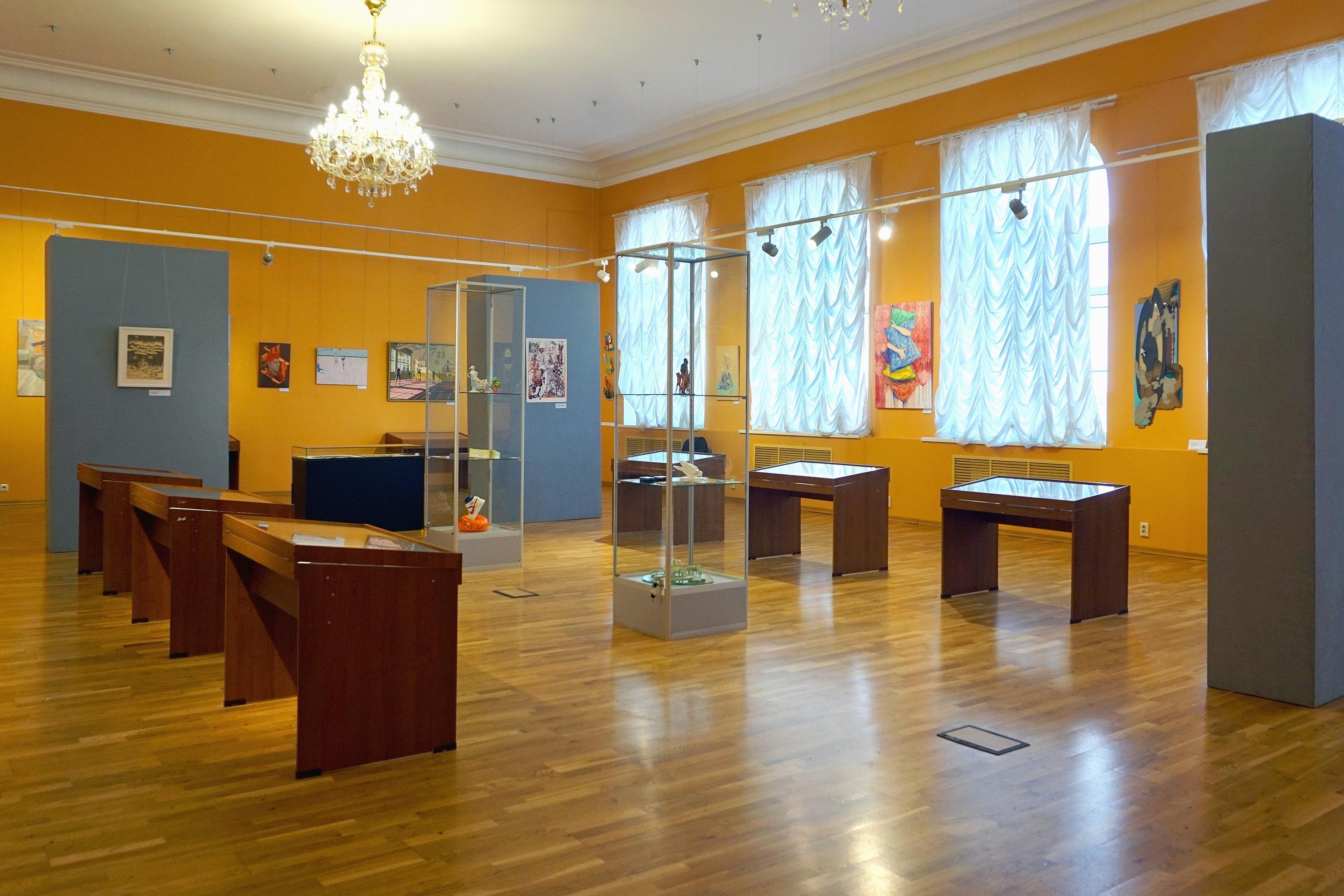 Ракурсы зала с экспозицией «Музейника»