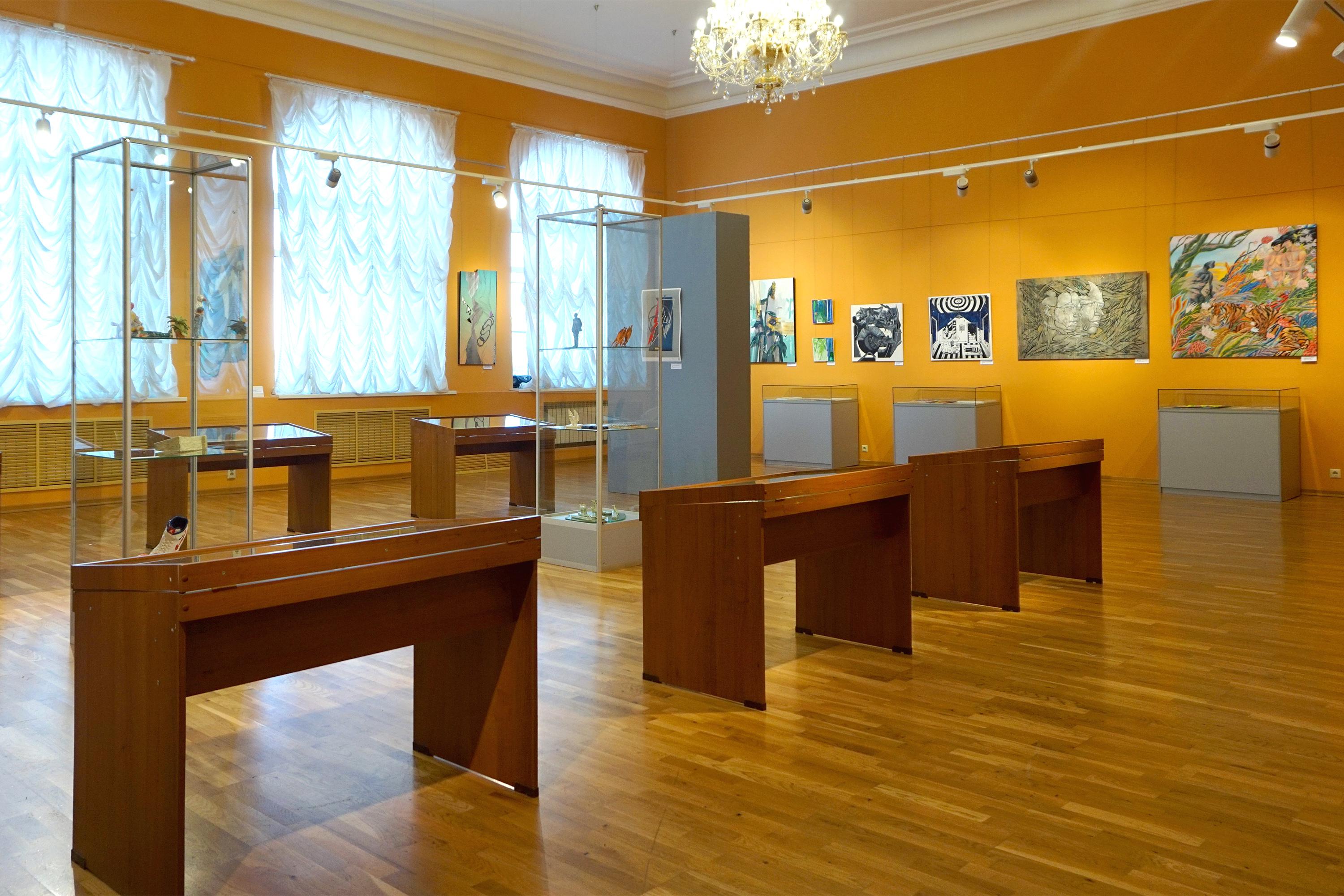 Ракурсы зала с экспозицией «Музейника»