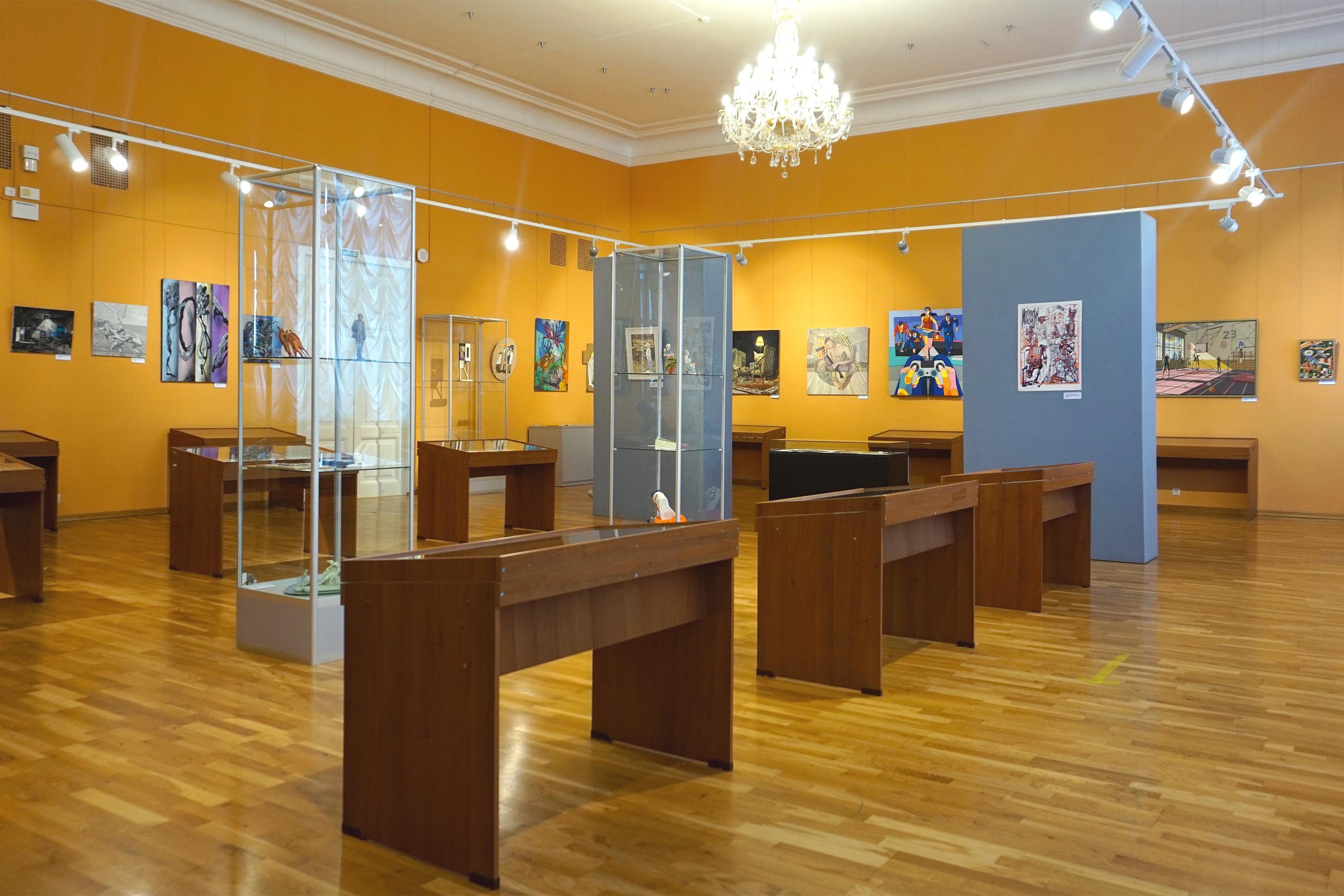 Ракурсы зала с экспозицией «Музейника»