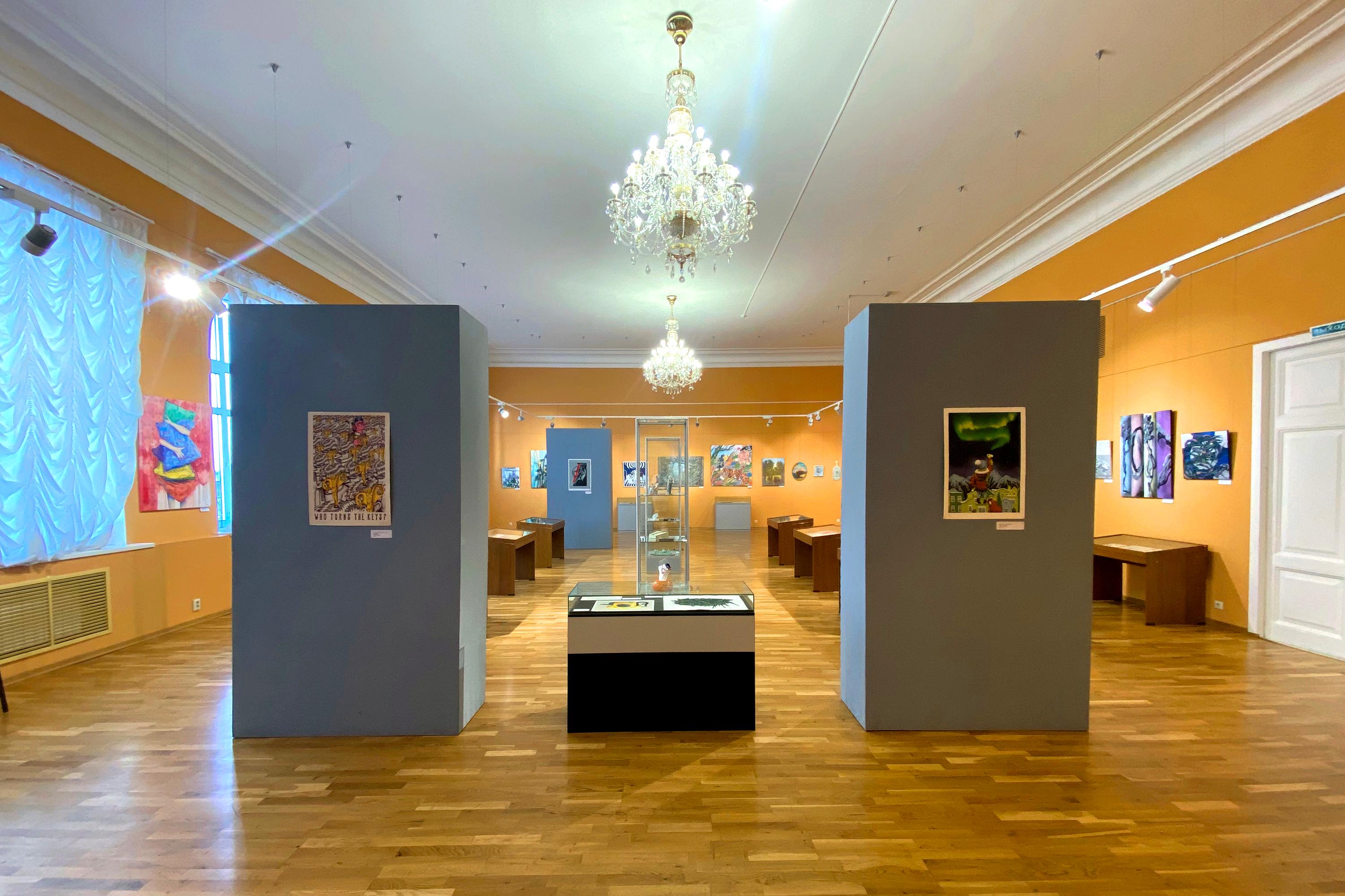 Ракурсы зала с экспозицией «Музейника»