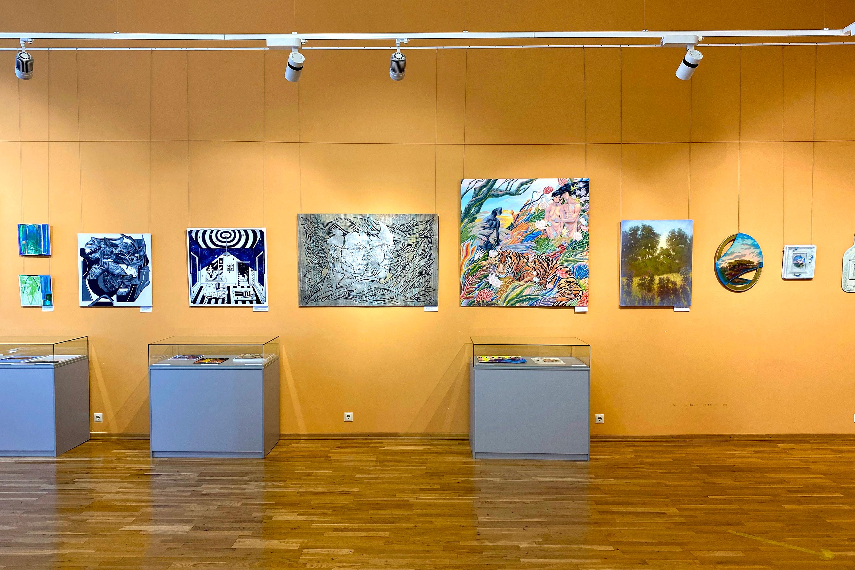 Ракурсы зала с экспозицией «Музейника»