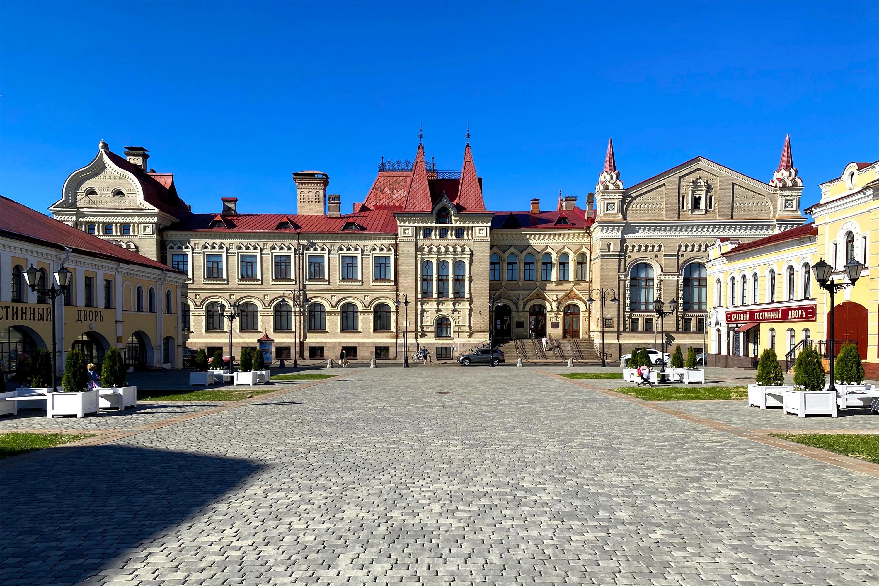 Вид на Рыбинский музей-заповедник со стороны Красной площади