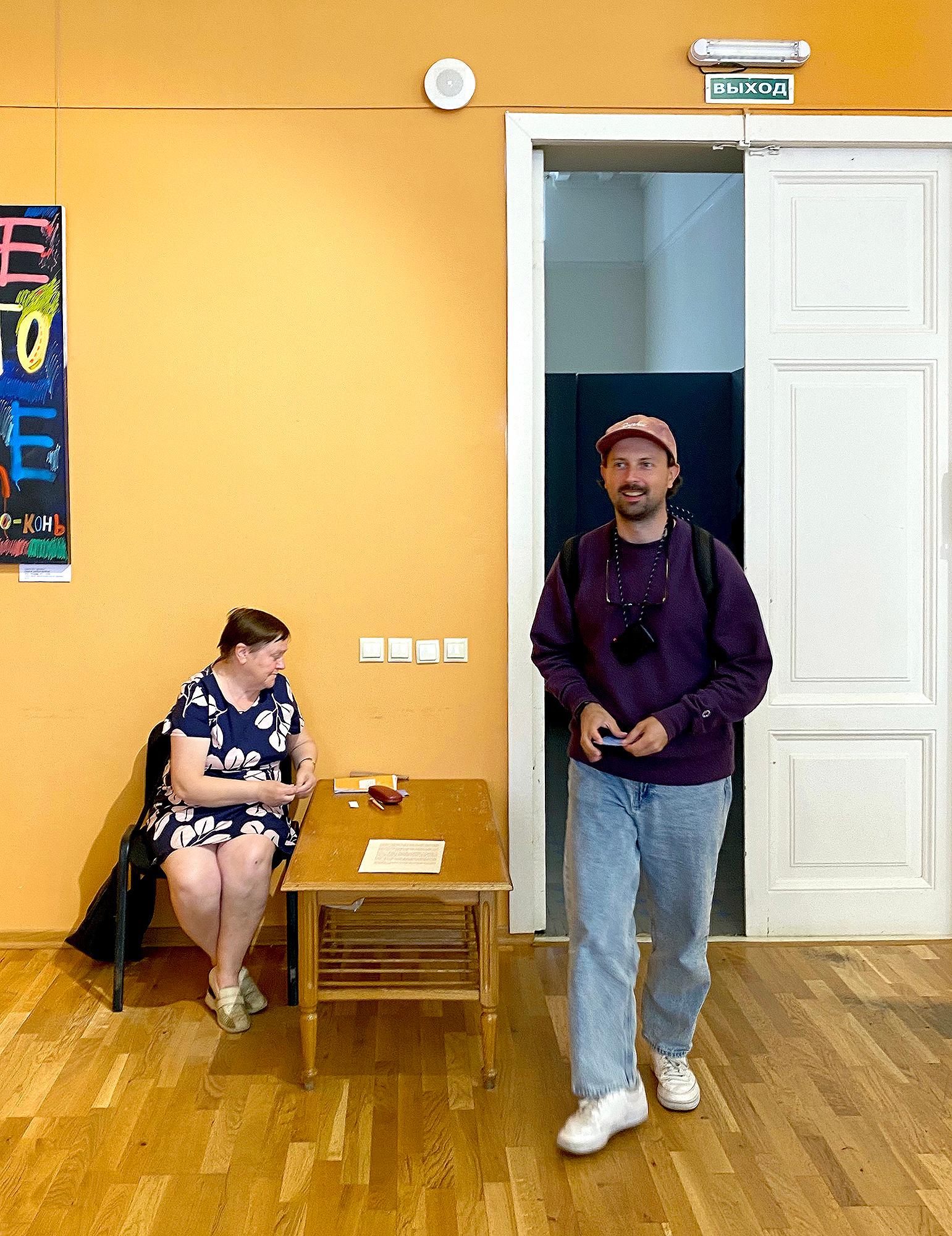 Стас Хрусталёв смело шагает в индустрию современного искусства